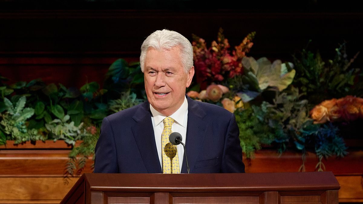 President Dieter F. Uchtdorf speaking at the general conference pulpit