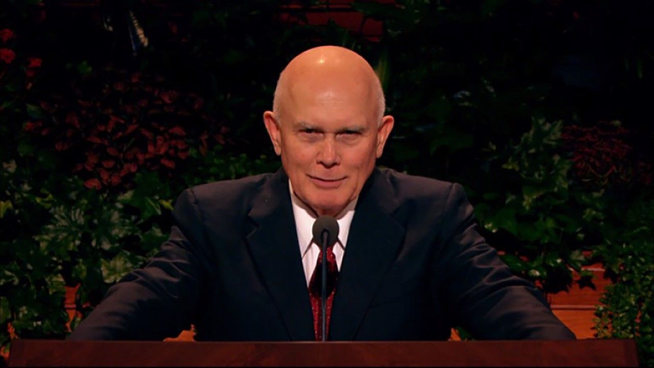 Elder Dallin H. Oaks speaking at the general conference pulpit in October 2007